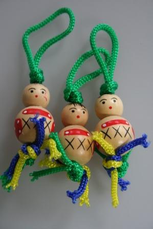 100 gelukspoppetjes hout in doos 14115